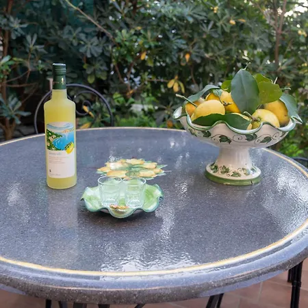 Domus Minerva アパート マッサ・ルブレンセ